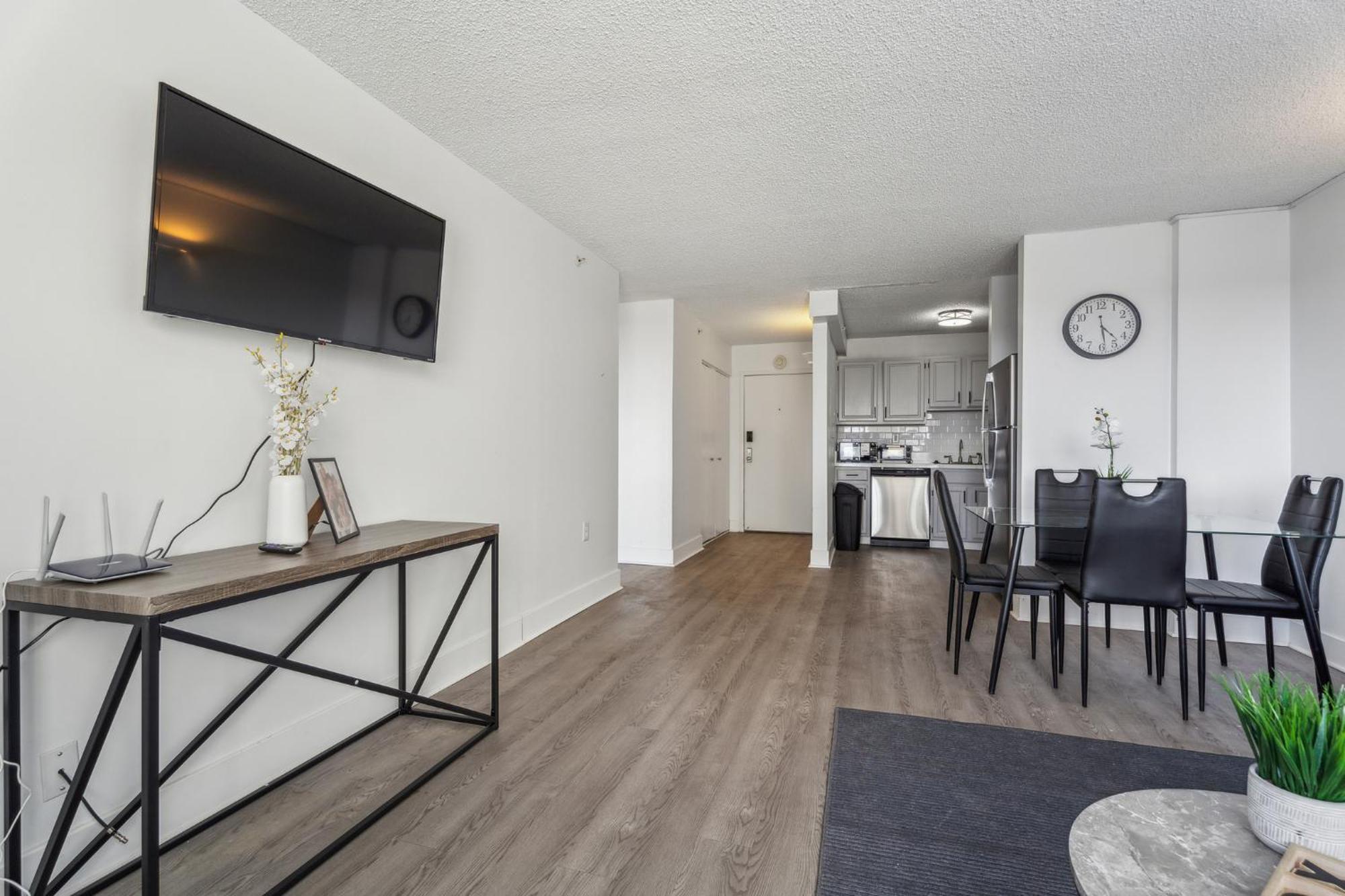 Legacy At Imperial Village 1109 I 1 Bed 1 Bath *