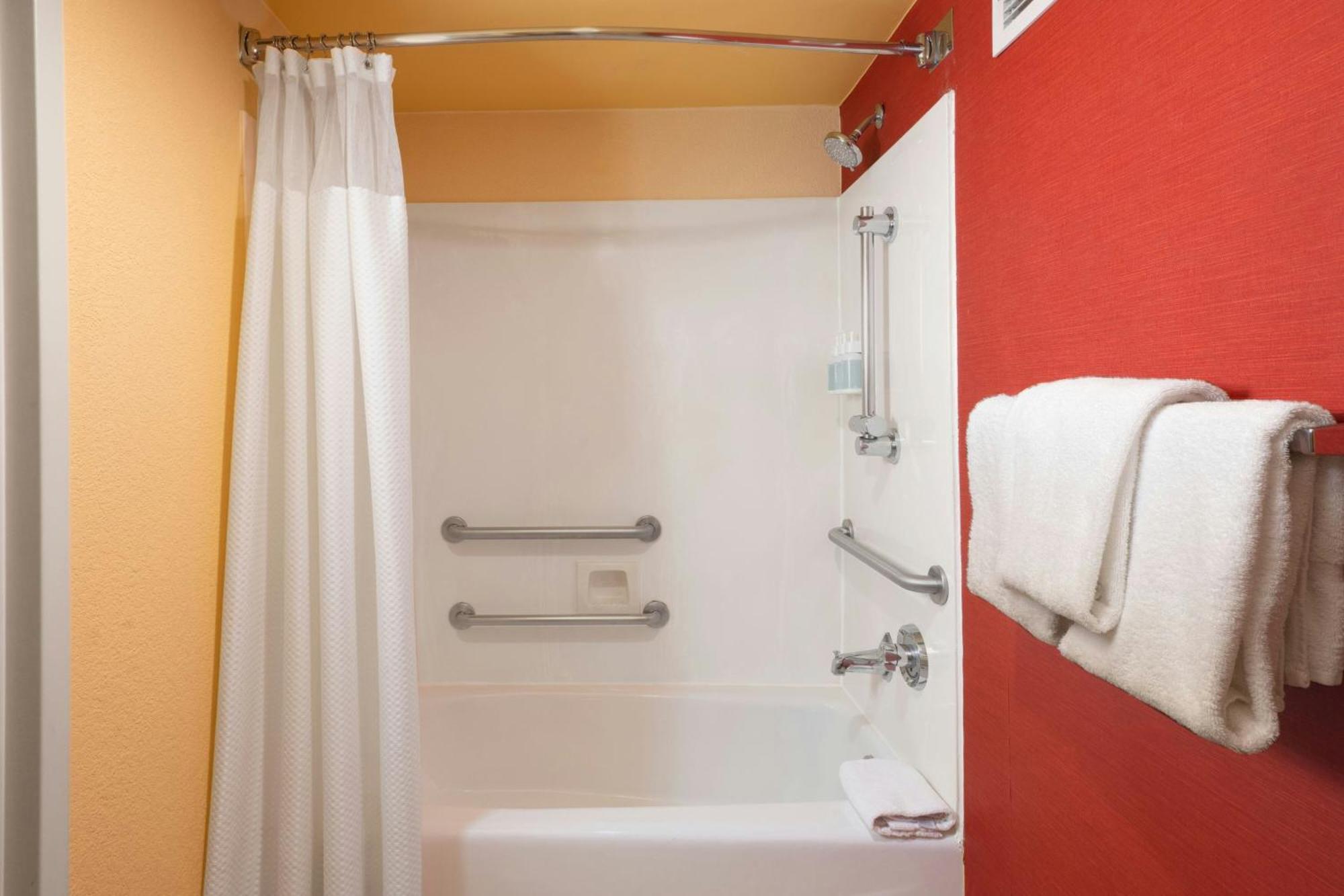 Courtyard By Marriott West Hotel 3*