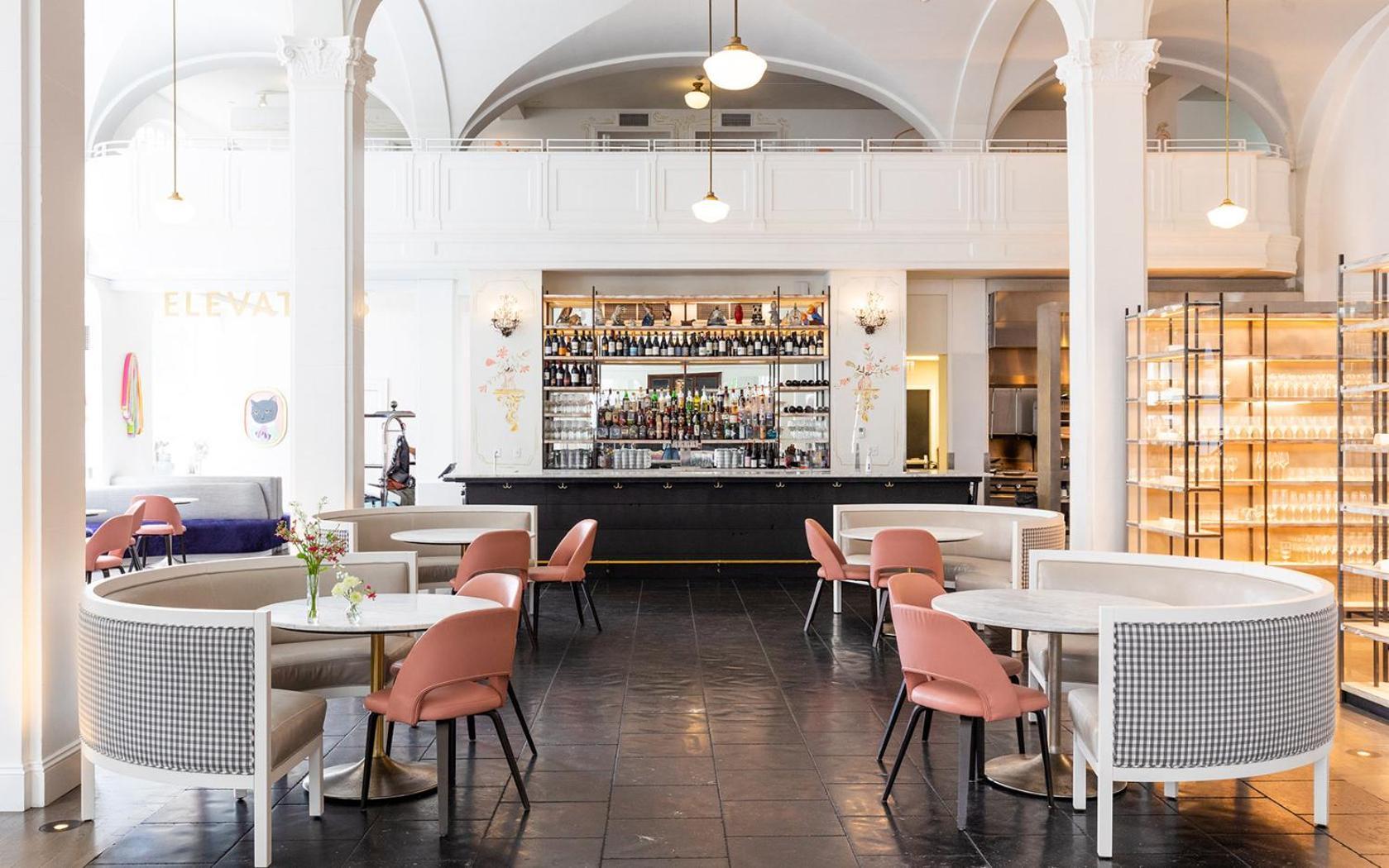 Apartment Chic Urban Couples Retreat: Perfect Getaway 'n Rva *
