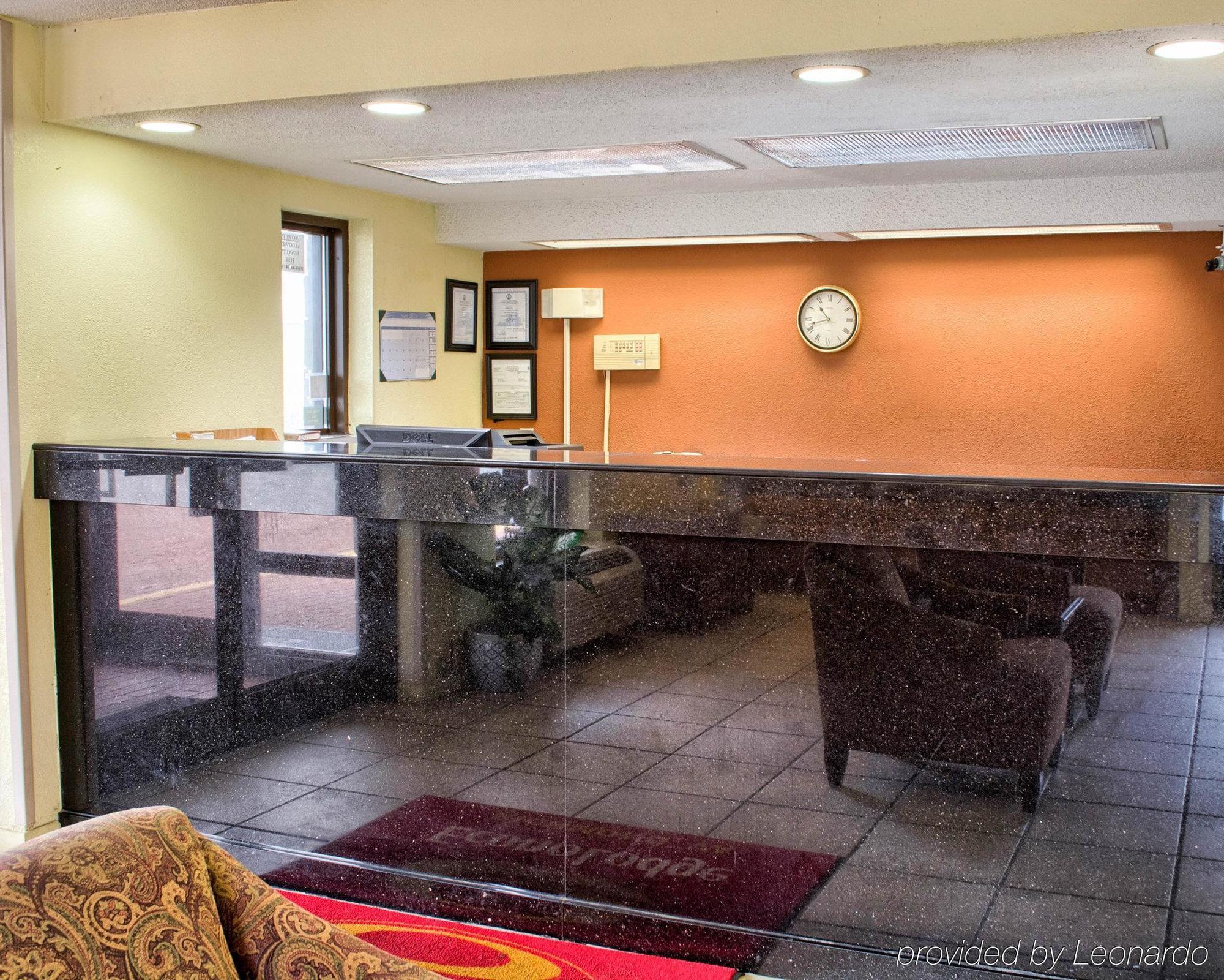 Econo Lodge *