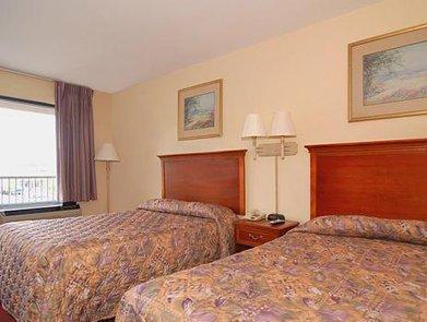 Econo Lodge *