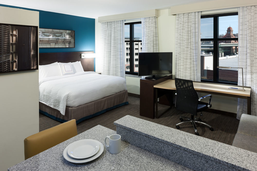 By Marriott Downtown Richmond