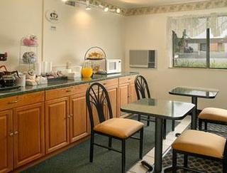 Hotel Super 8 By Wyndham Richmond/chamberlayne Rd 3*