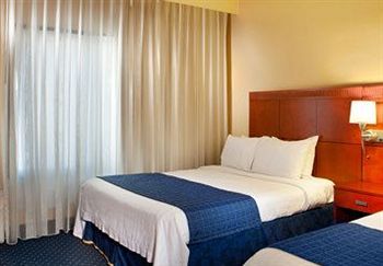 Hotel Courtyard By Marriott West 3*