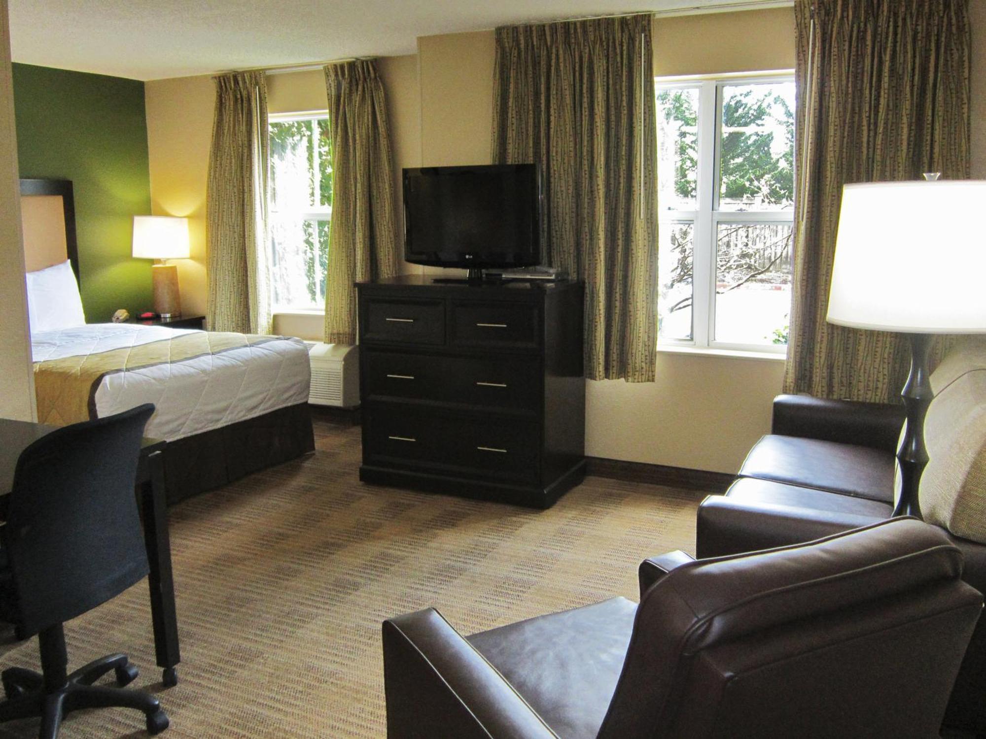 Extended America - - W Broad Street - Glenside - North Richmond