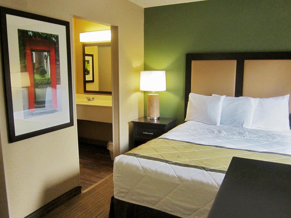 Extended America - - W Broad Street - Glenside - North