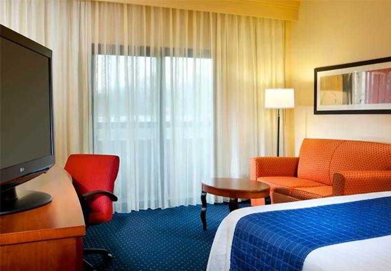 Courtyard By Marriott West 3*
