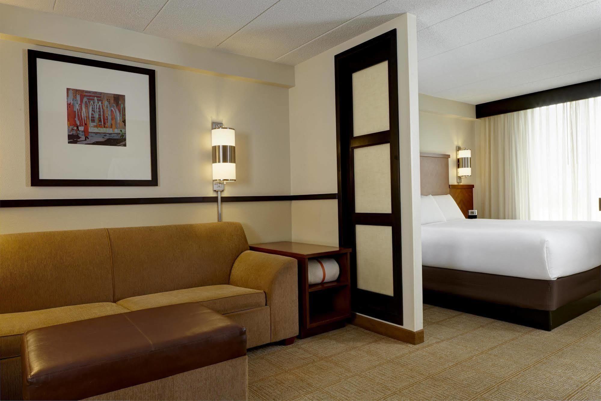 Hyatt Place Airport Hotel 3*