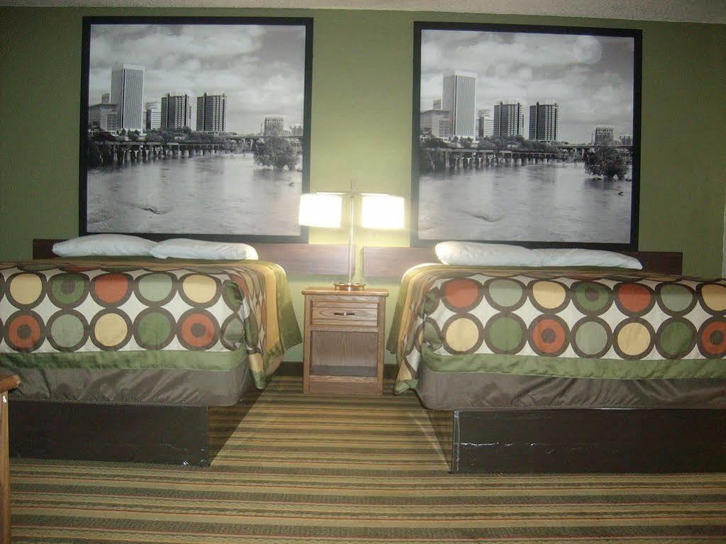 Super 8 By Wyndham Richmond/chamberlayne Rd Hotel 3*