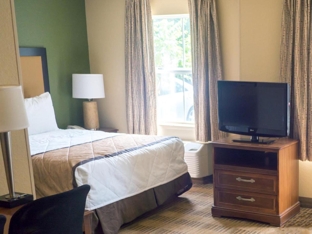 Extended America - - W Broad Street - Glenside - North Richmond