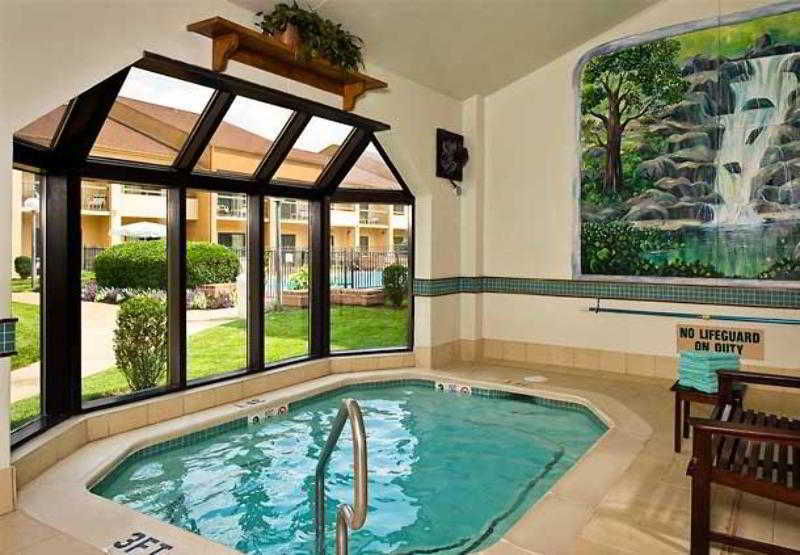 Courtyard By Marriott West