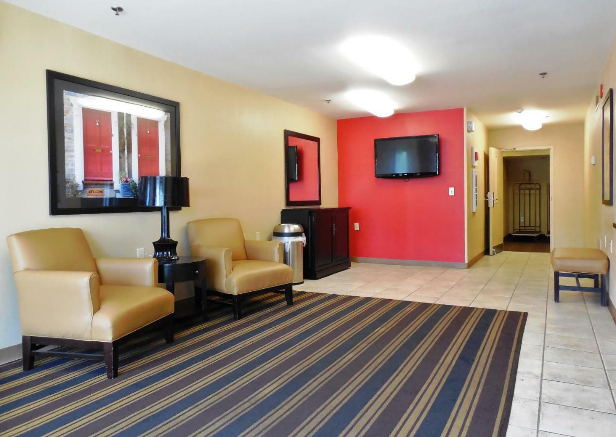 Extended America - - W Broad Street - Glenside - North 2*