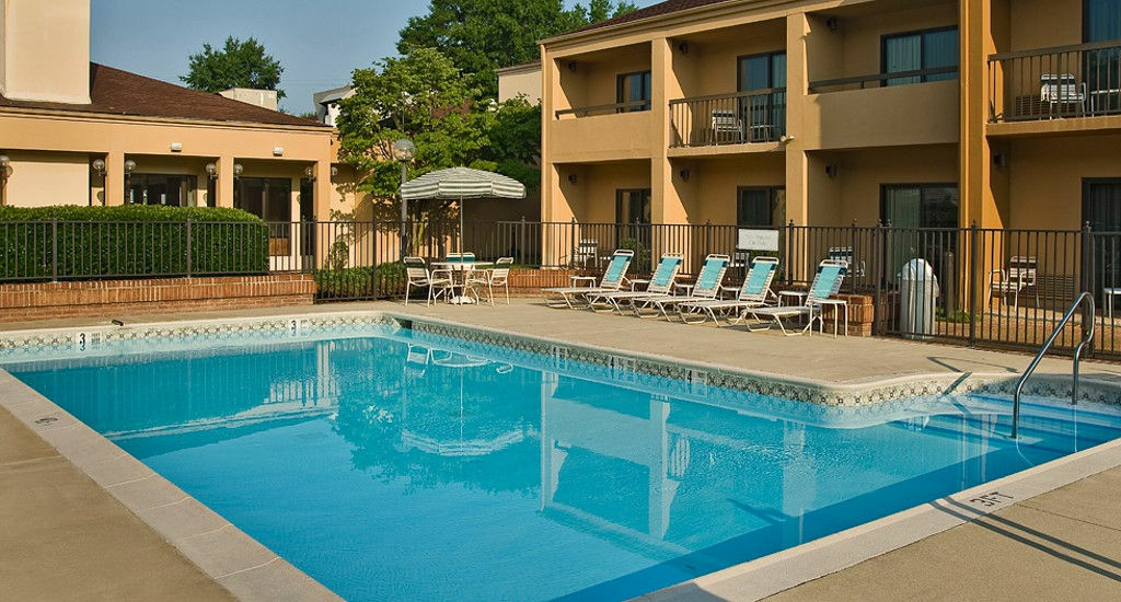 Hotel Courtyard By Marriott West