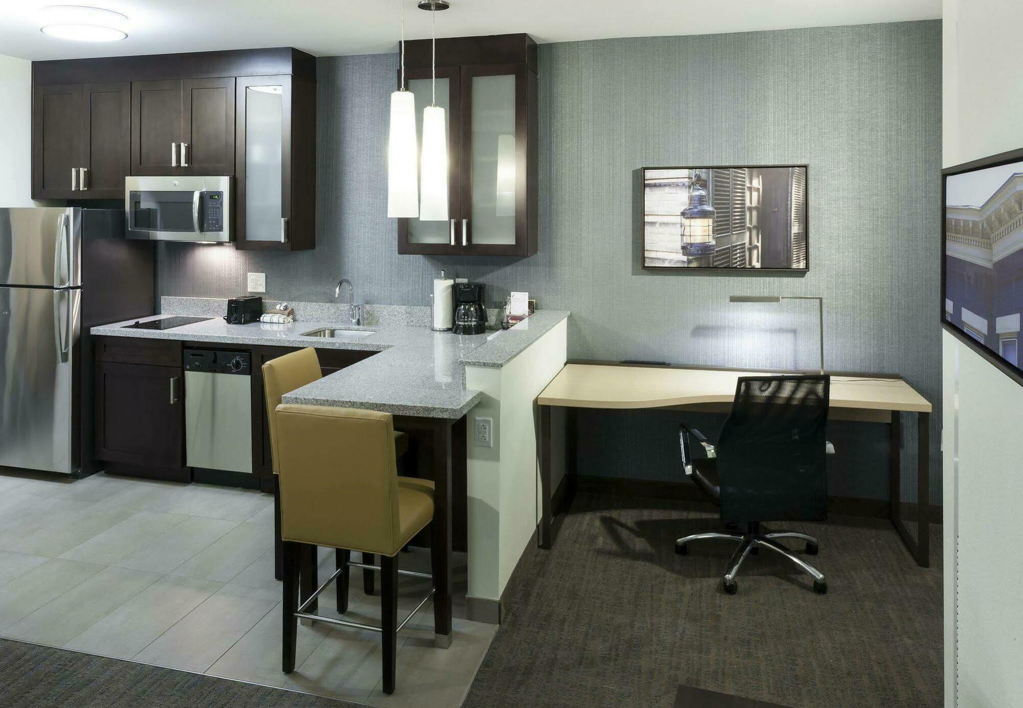 By Marriott Downtown 4*
