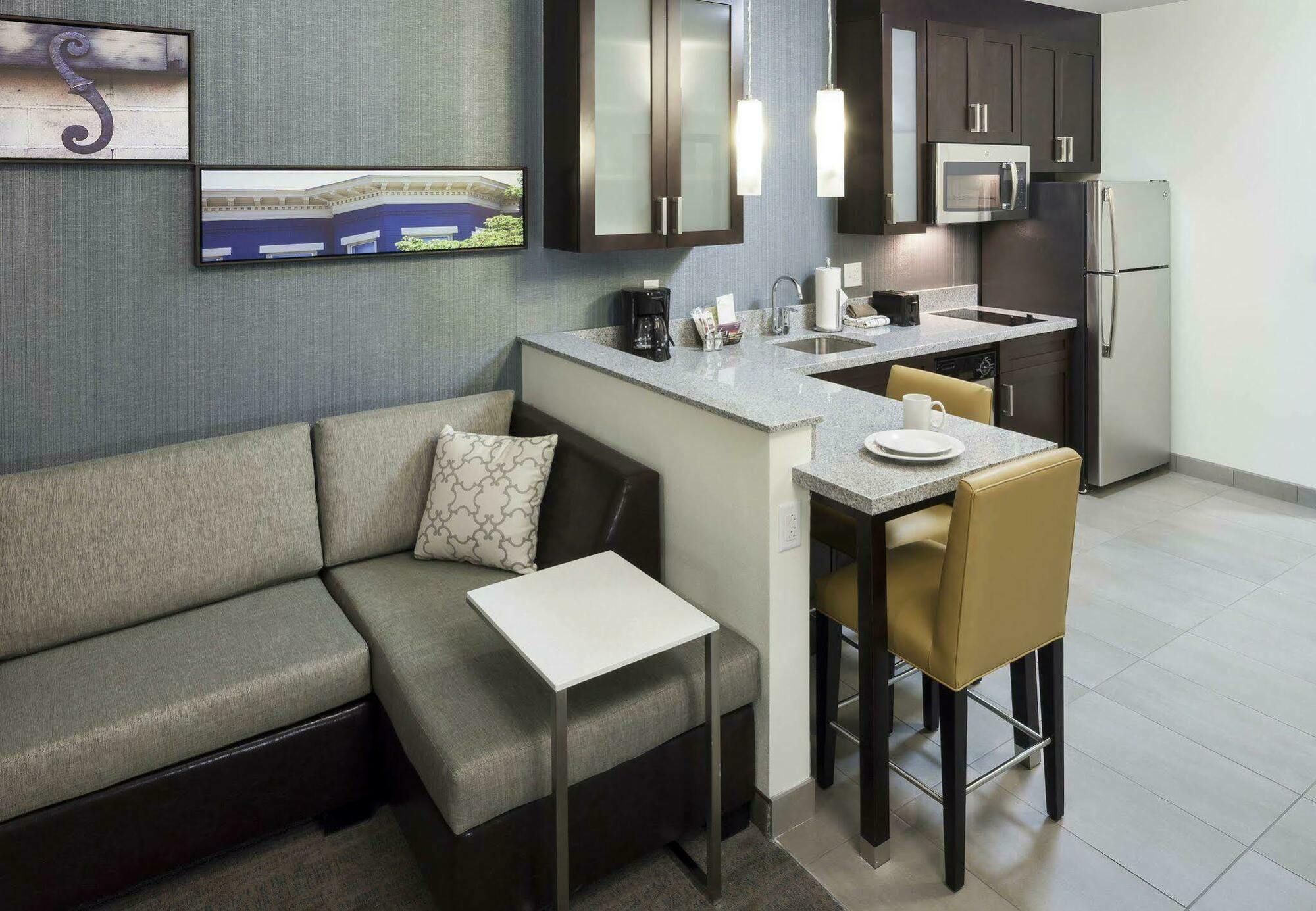 By Marriott Downtown Hotel Richmond