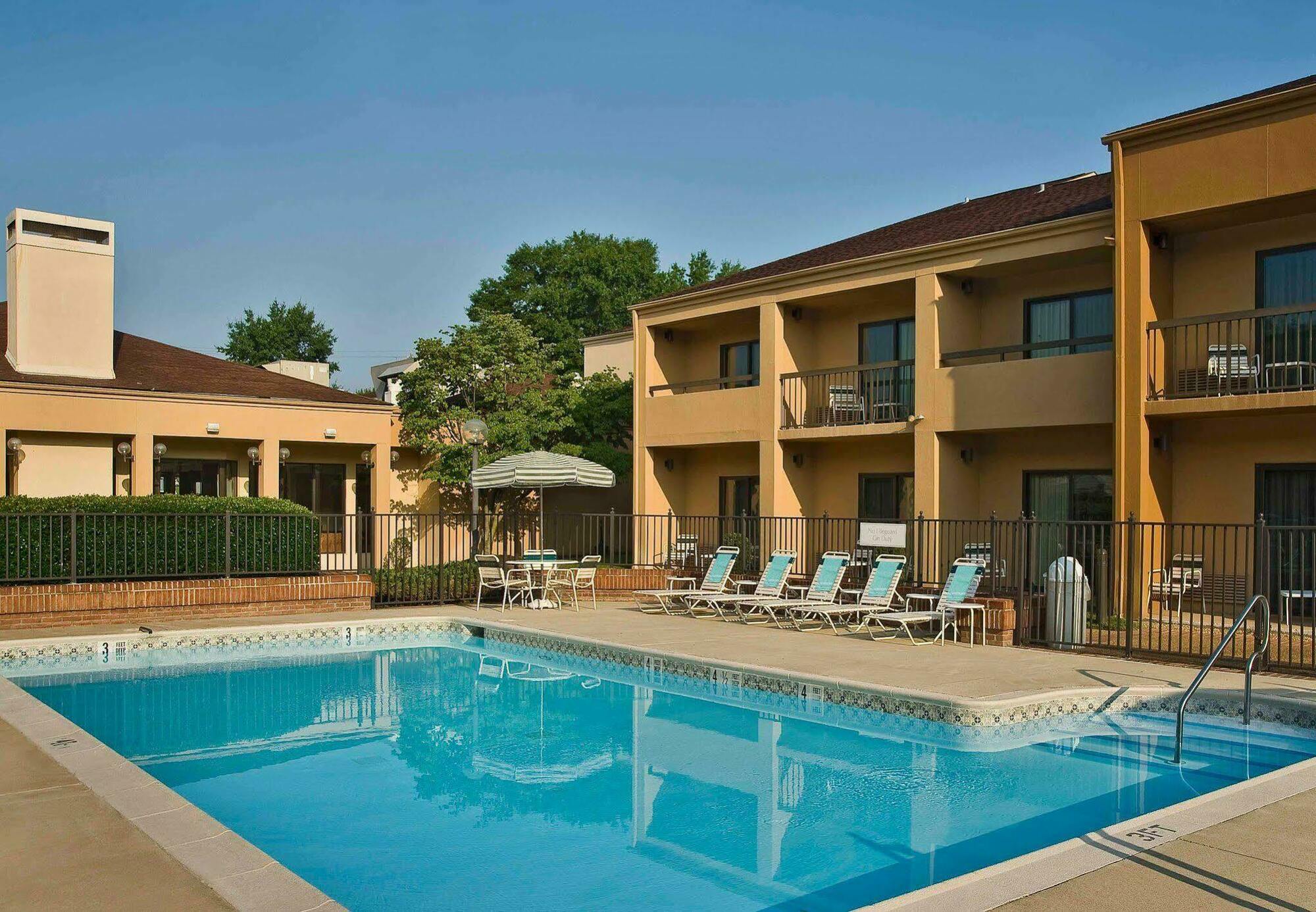Hotel Courtyard By Marriott West Richmond