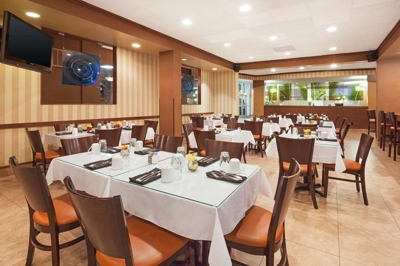 Express - Midtown By Ihg 3*