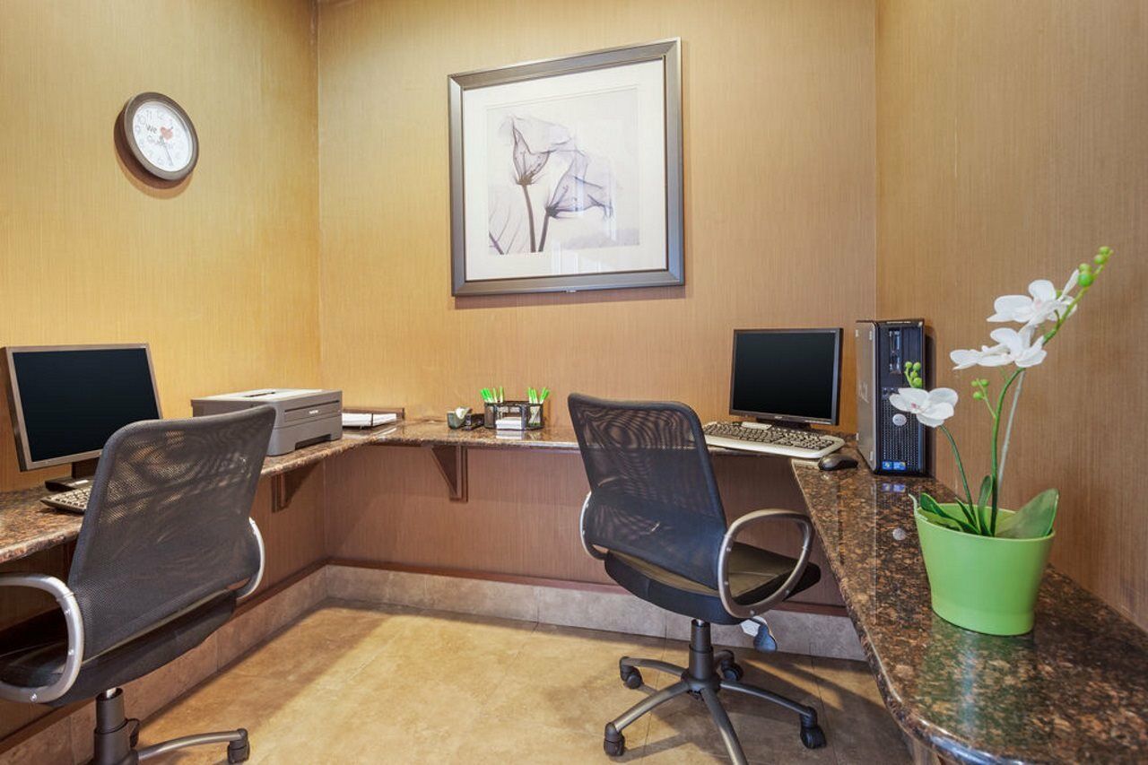 Express - Midtown By Ihg Hotel 3*