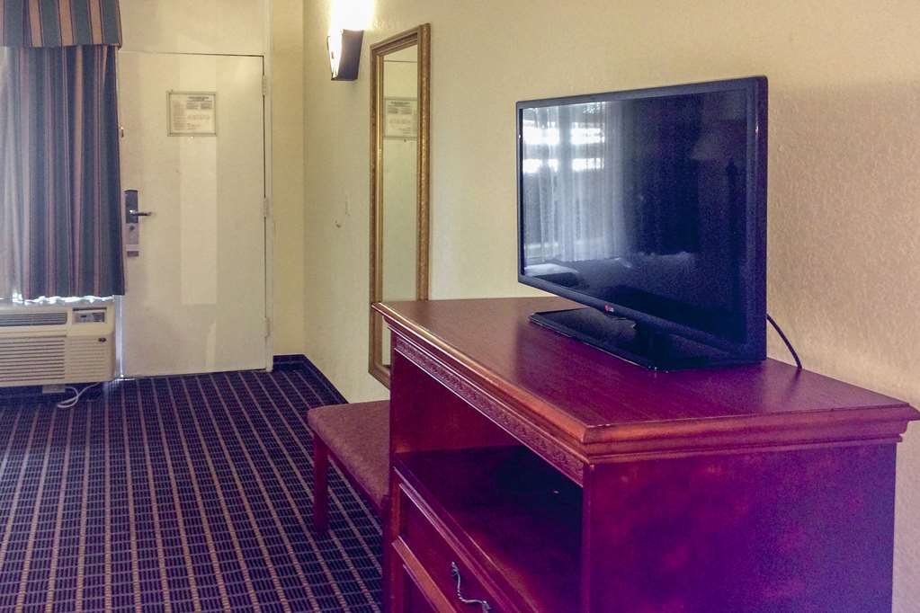 Quality Inn 3*
