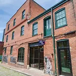 Cozy Chic Retreat In The Heart Of Rva