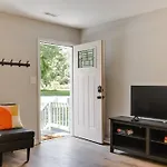 Charming, Cheerful 3 Bedroom Home In Richmond, Va!