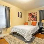 Beautiful House 15 Mins. From Downtown Wi-Fi