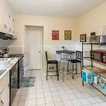 Beautiful House 15 Mins. From Downtown Wi-Fi