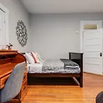 E2 Centrally Located In Carytown Fully Fenced