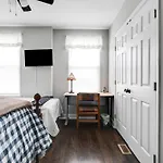 Cozy Spacious Family Home Near Carytown Fully Fenced