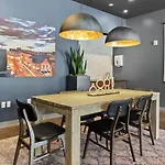 Landing At 2001 East - 1 Bedroom In Downtown