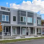 Charming Duplex Retreat In Old Town Manchester, Va