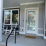 Charming Duplex Retreat In Old Town Manchester, Va
