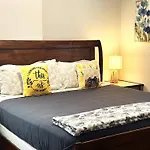 G4 King Bed Central Location Museums Free Parking