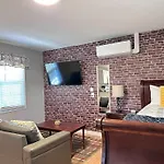 E3 Centrally Located In Carytown Fully Fenced