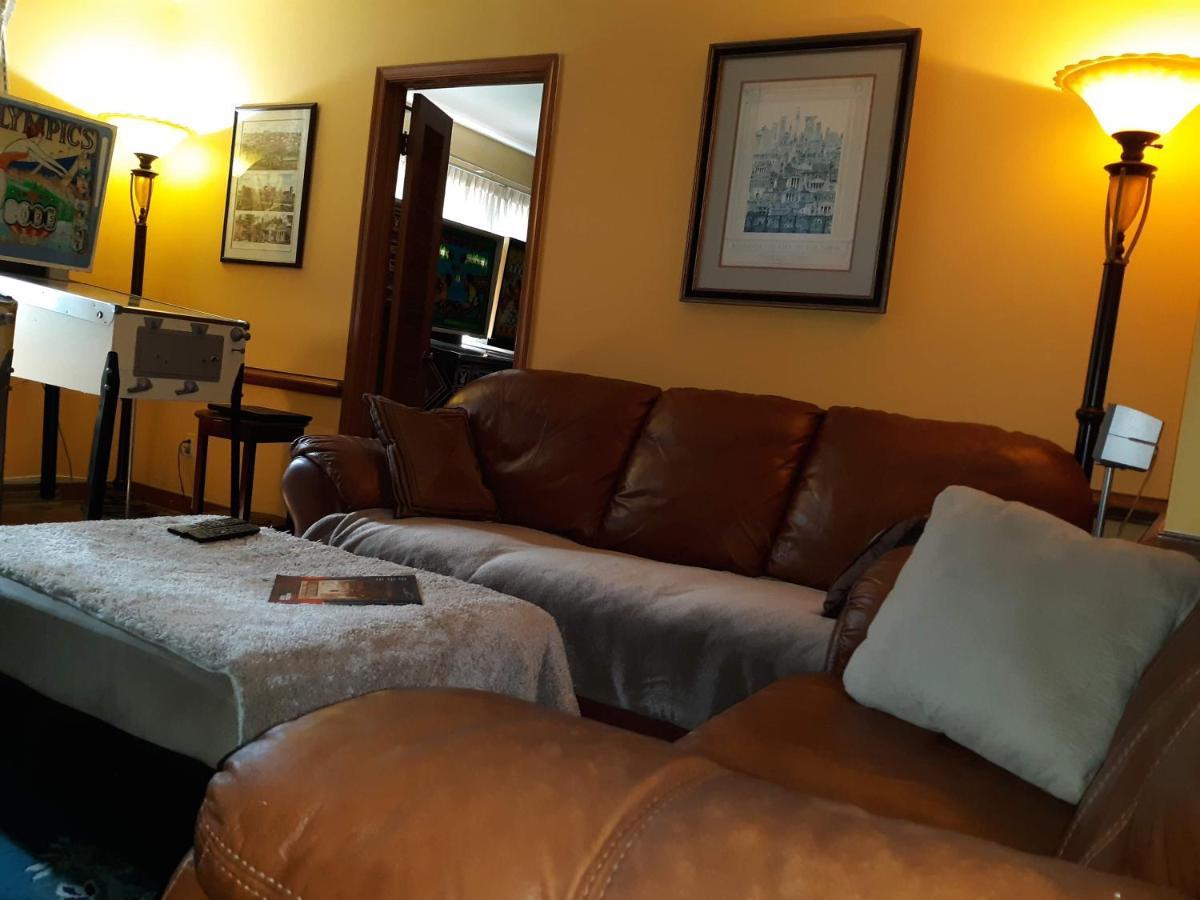 Quiet, Clean House W/ Steel Balls Bed & Breakfast *