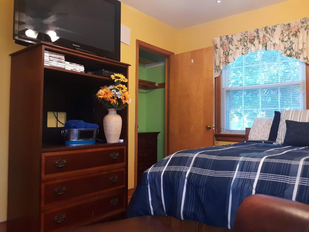 Bed & Breakfast Quiet, Clean House W/ Steel Balls