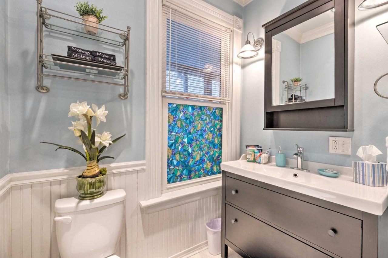Chic With Private Deck And Patio! Apartment