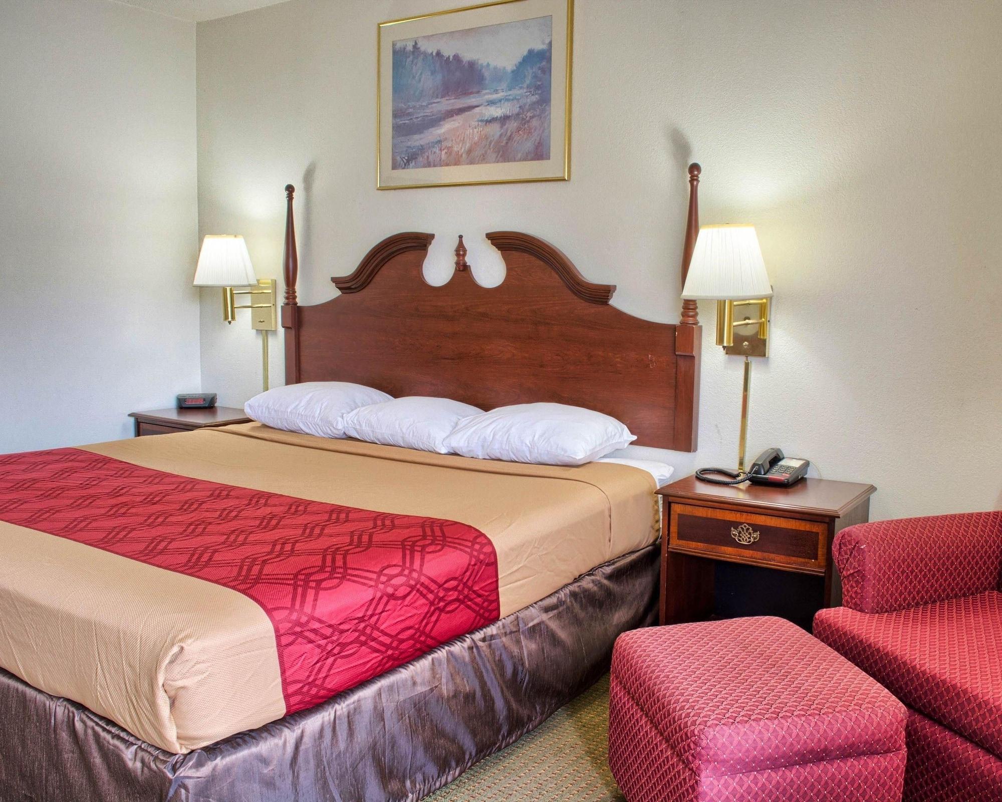 Econo Lodge *
