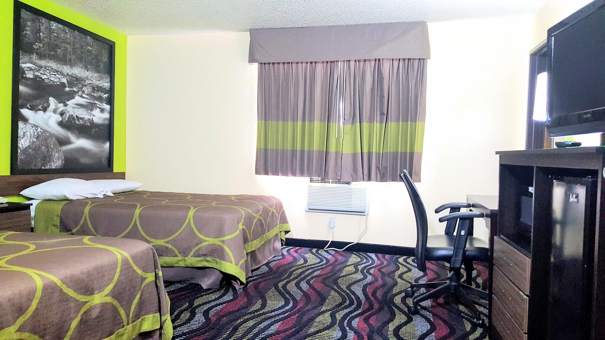 Super 8 By Wyndham Richmond/broad Street Motel