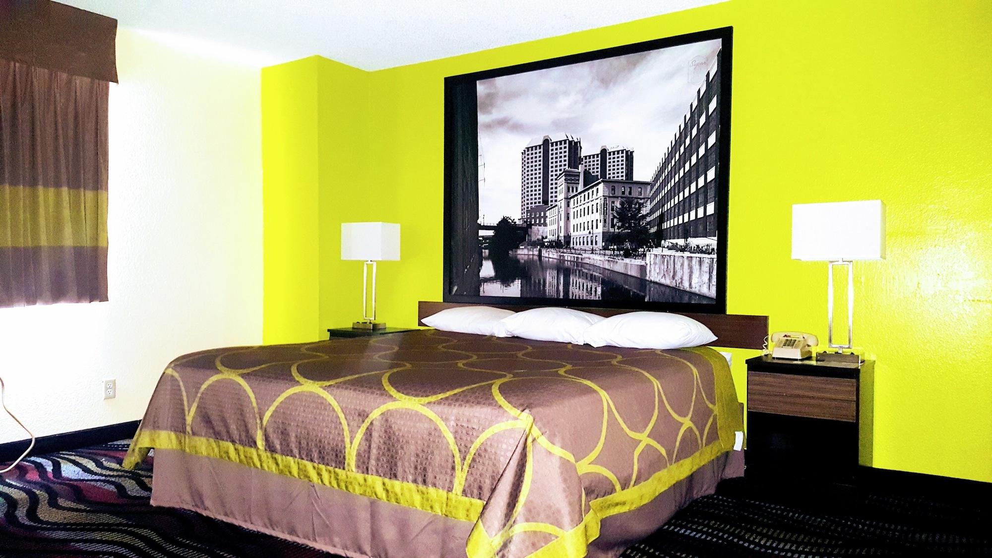 Super 8 By Wyndham Richmond/broad Street 3*