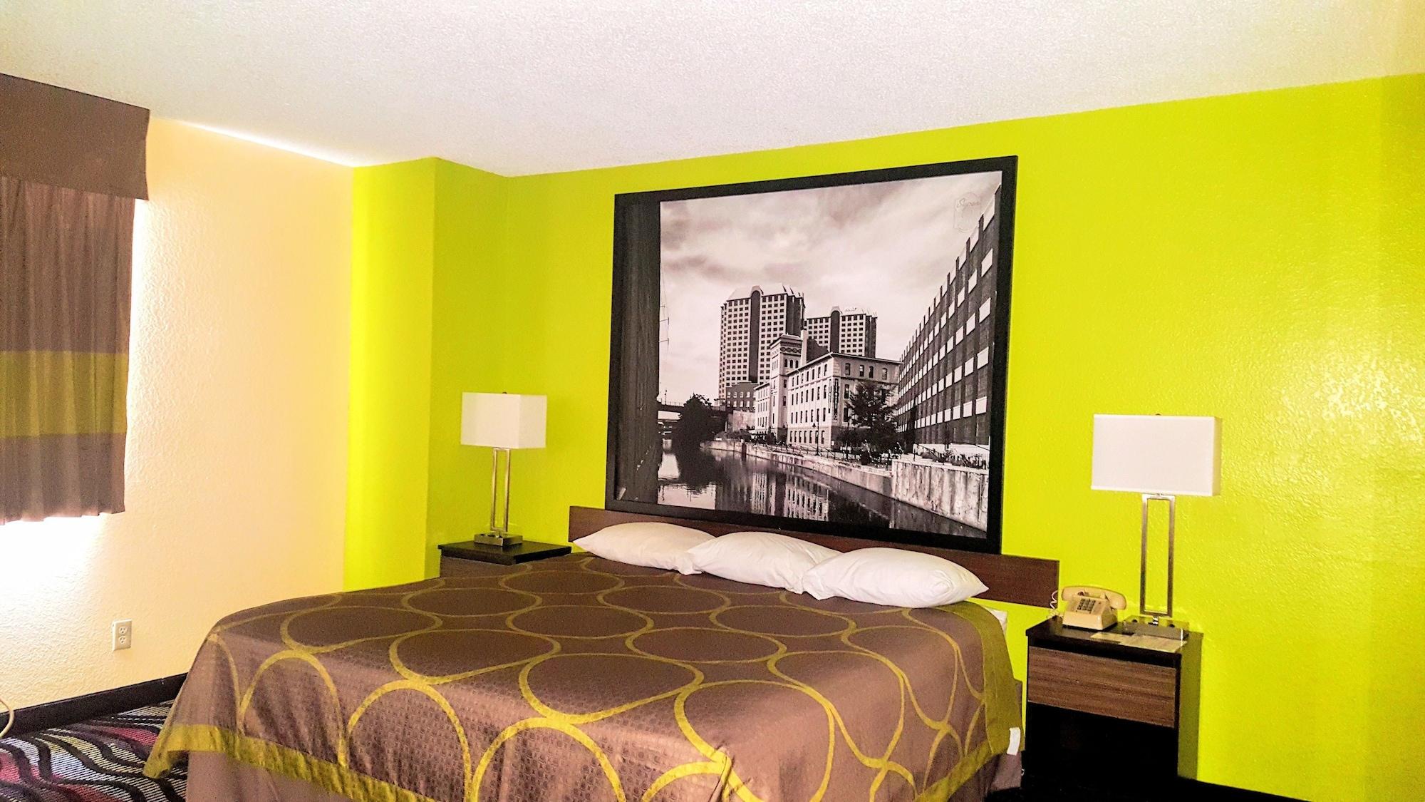 Super 8 By Wyndham Richmond/broad Street Motel Richmond