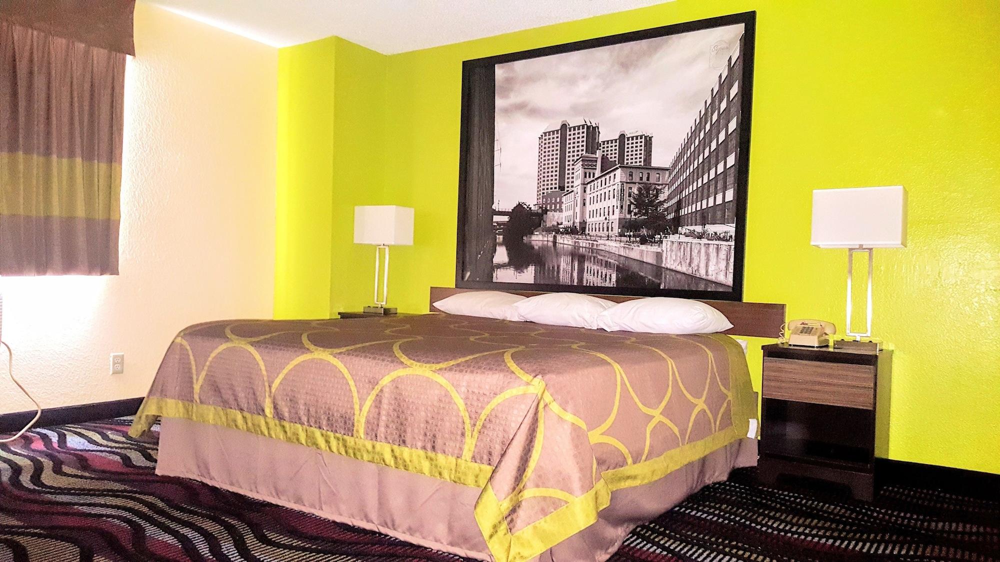 Super 8 By Wyndham Richmond/broad Street Motel