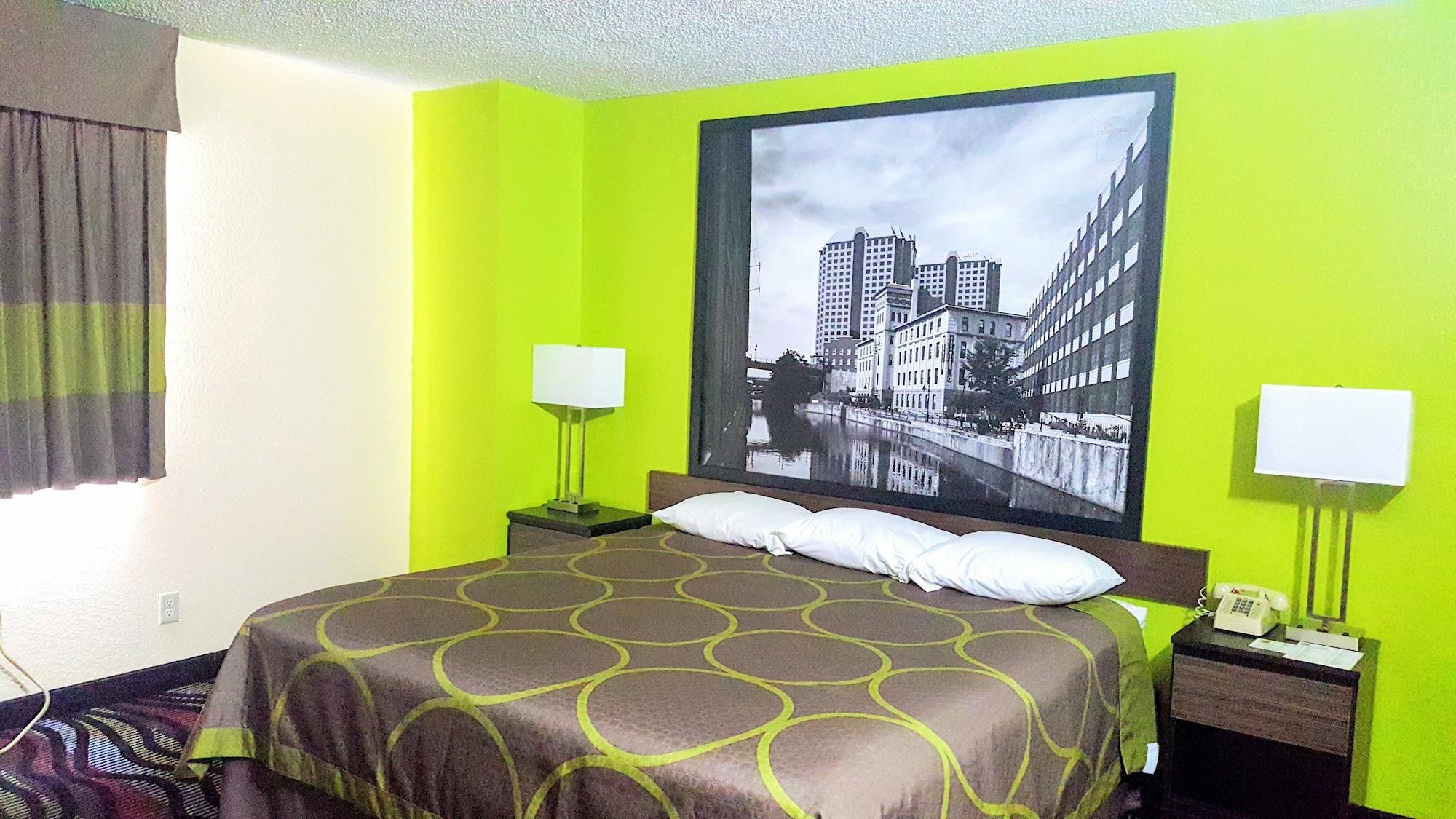 Super 8 By Wyndham Richmond/broad Street 3*