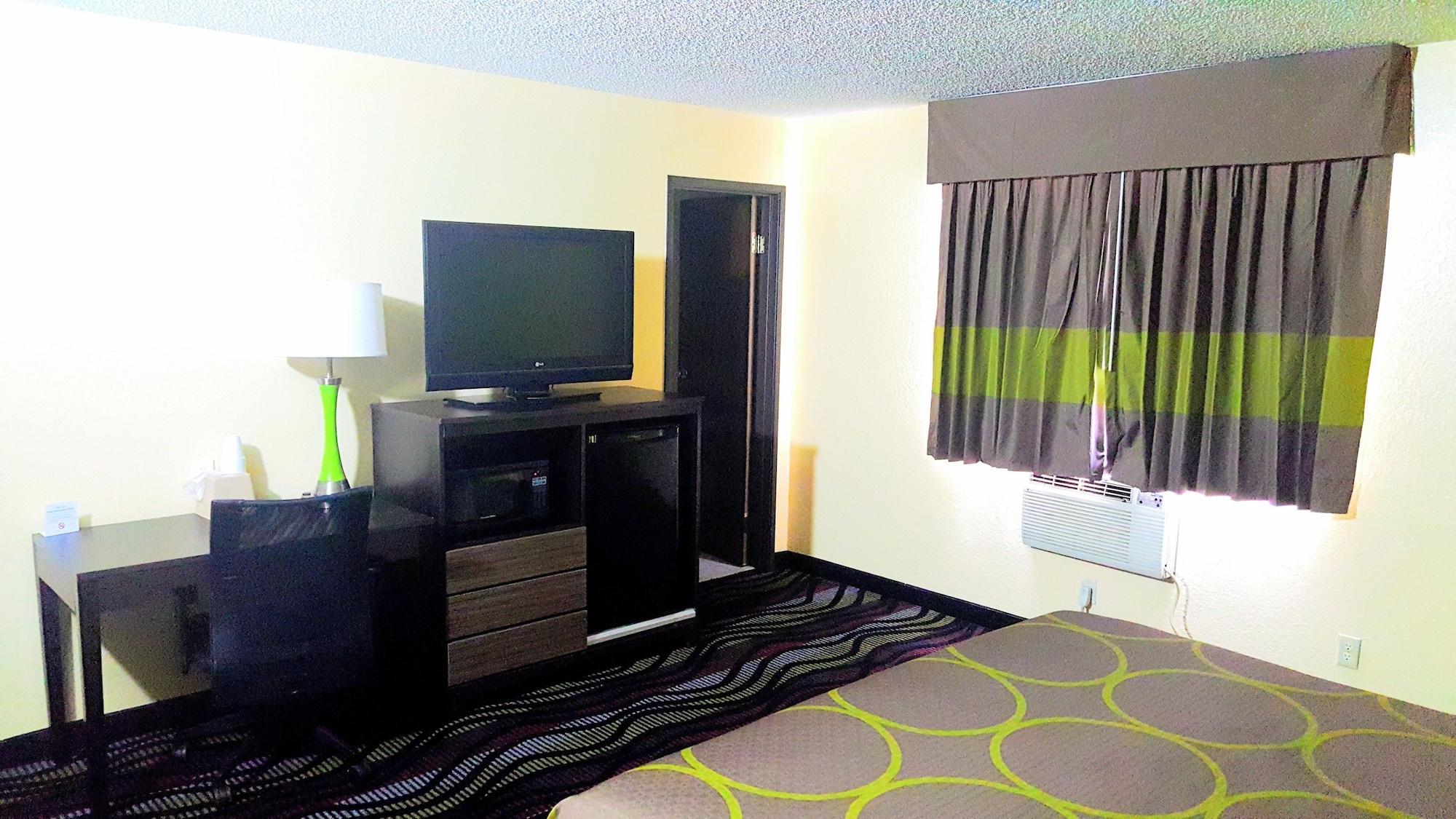 Super 8 By Wyndham Richmond/broad Street