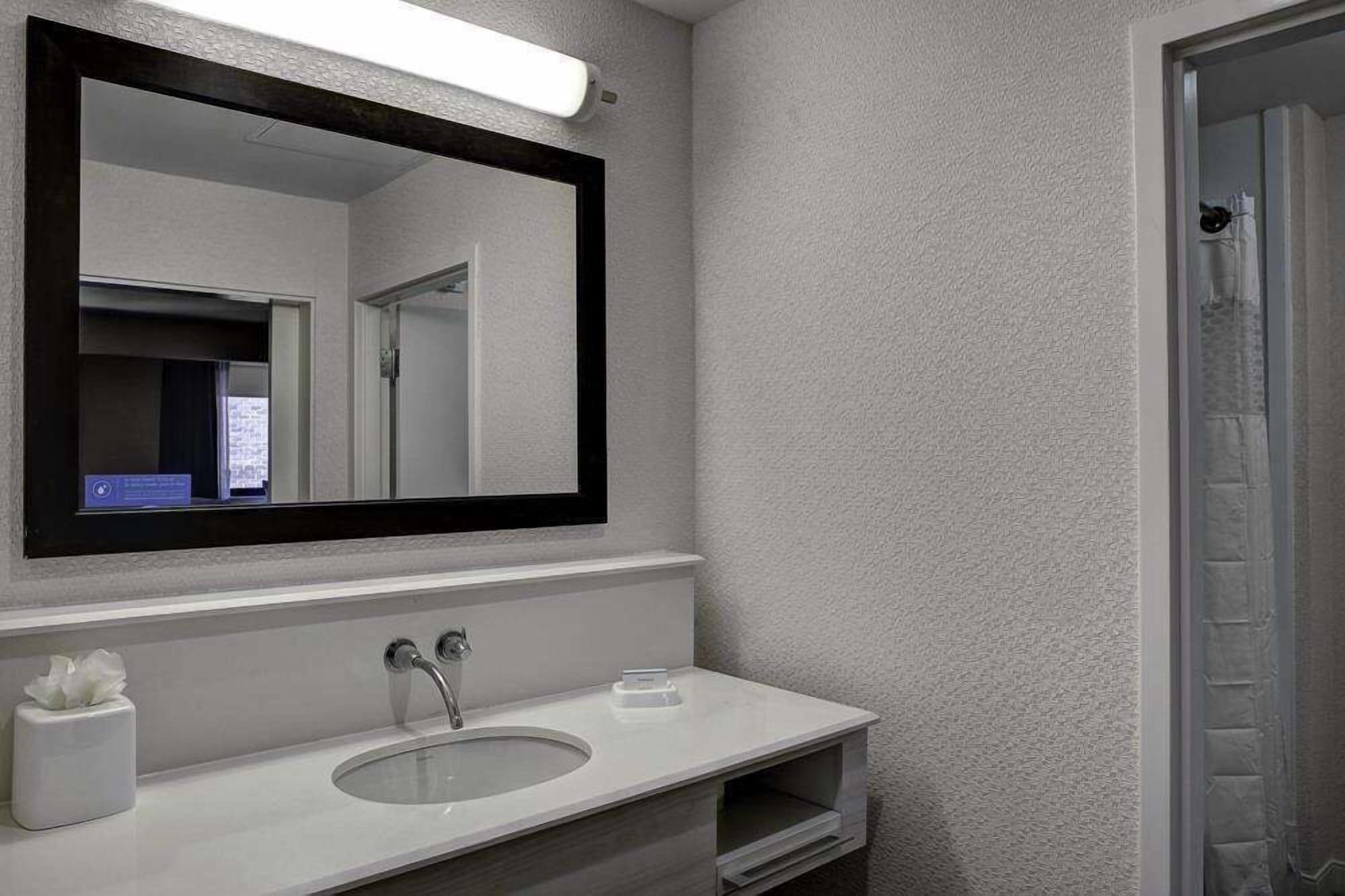 Hampton & - - Downtown, Va Hotel Richmond