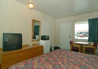 Econo Airport Hotel 2*