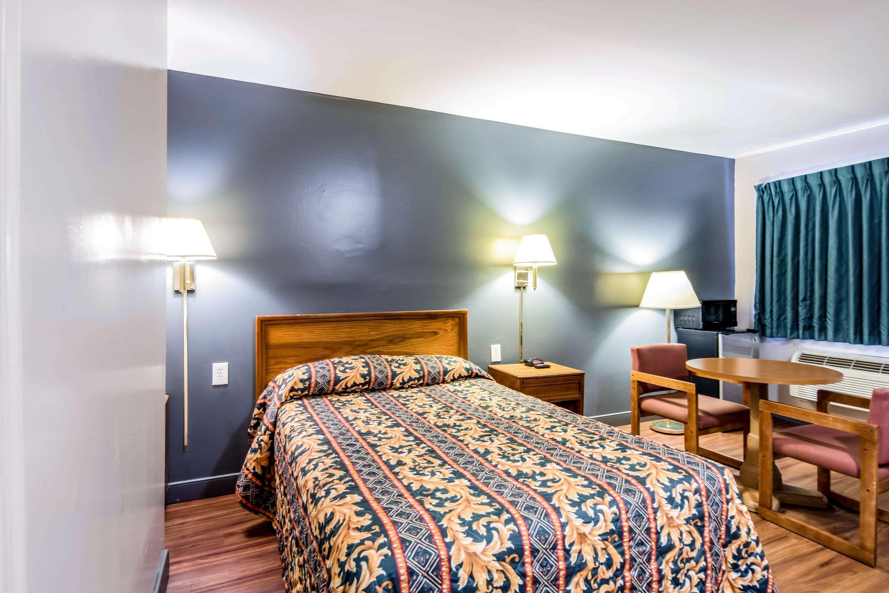 Rodeway South Inn 2*