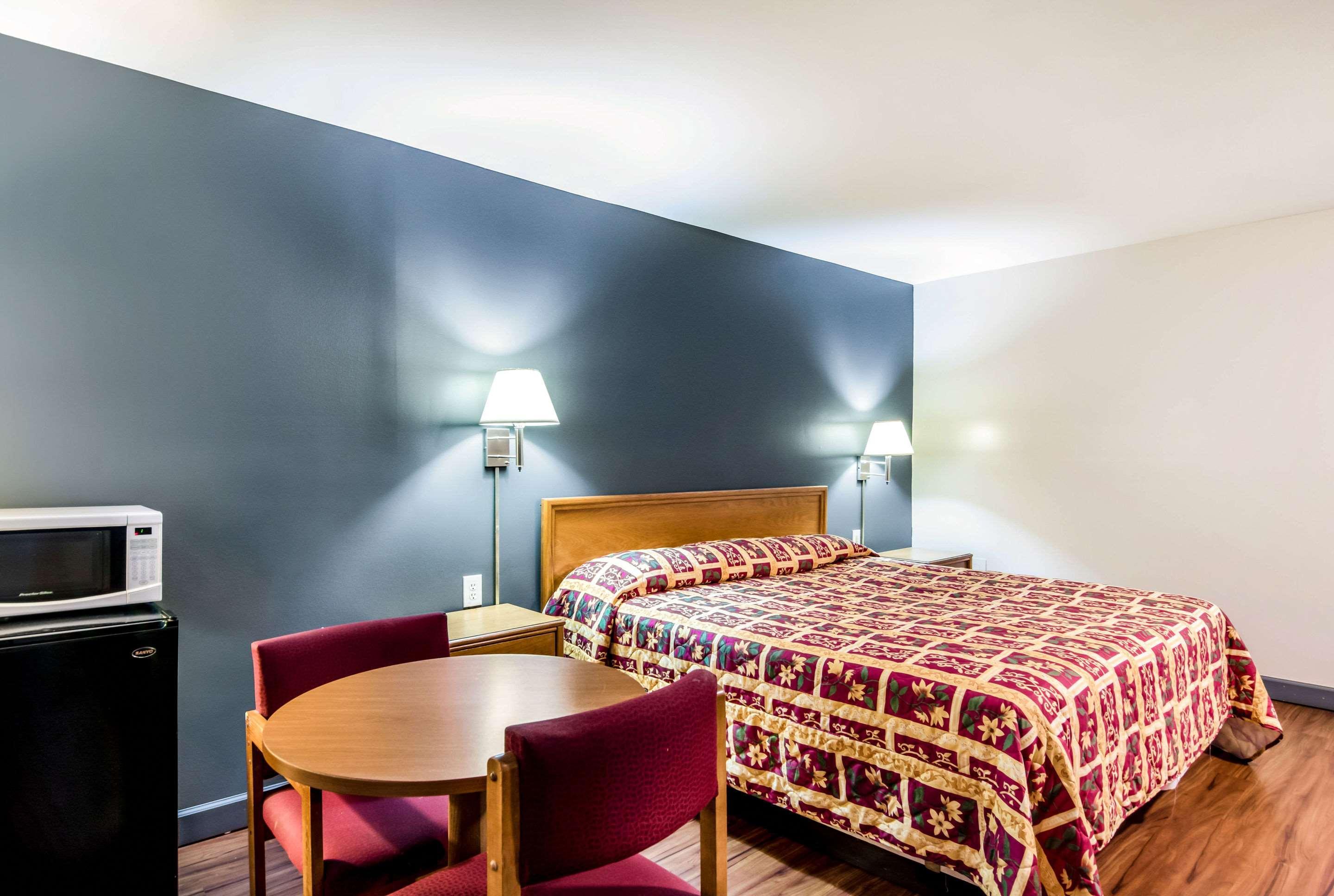 Rodeway South Inn