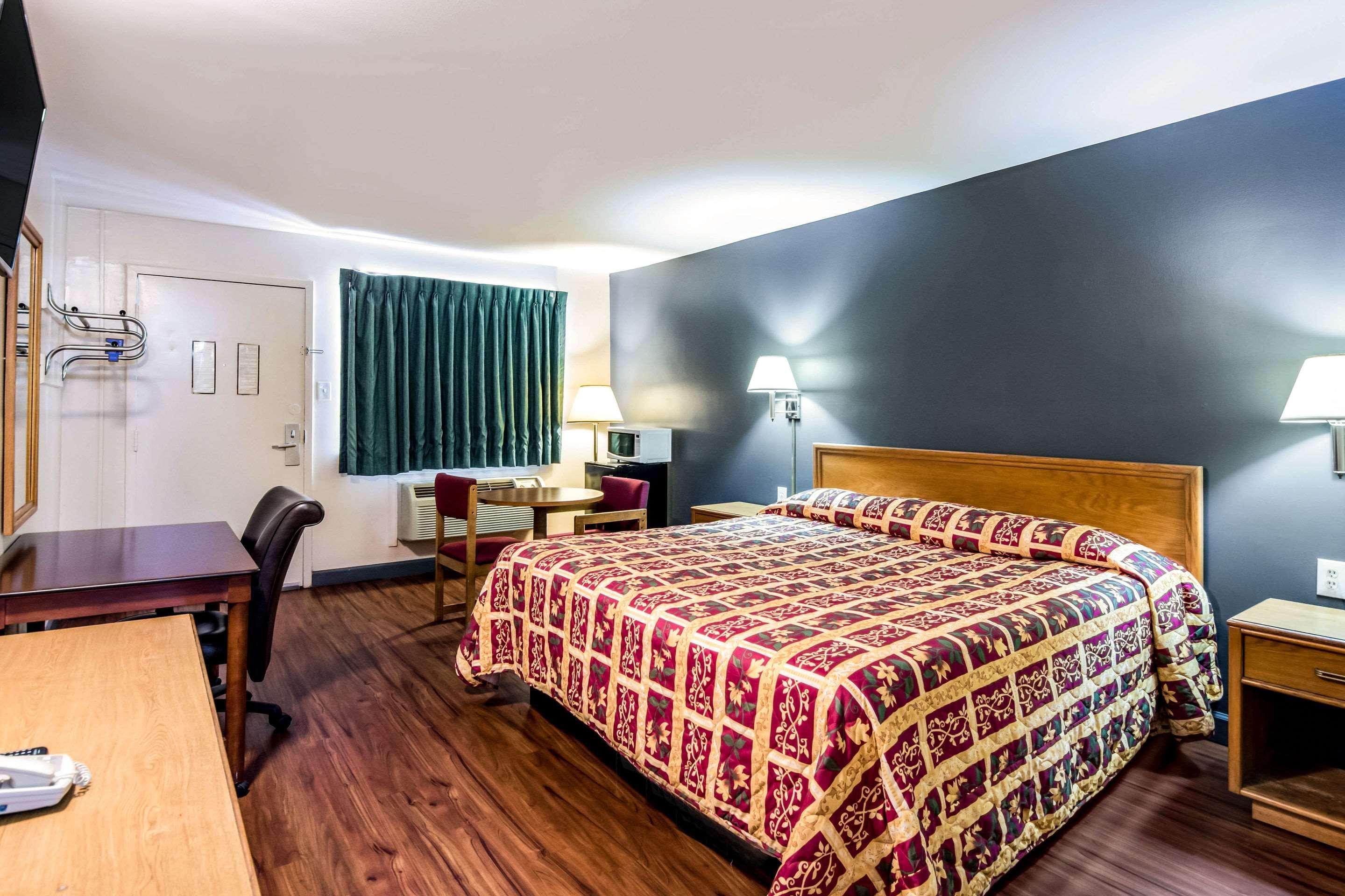 Rodeway South Inn