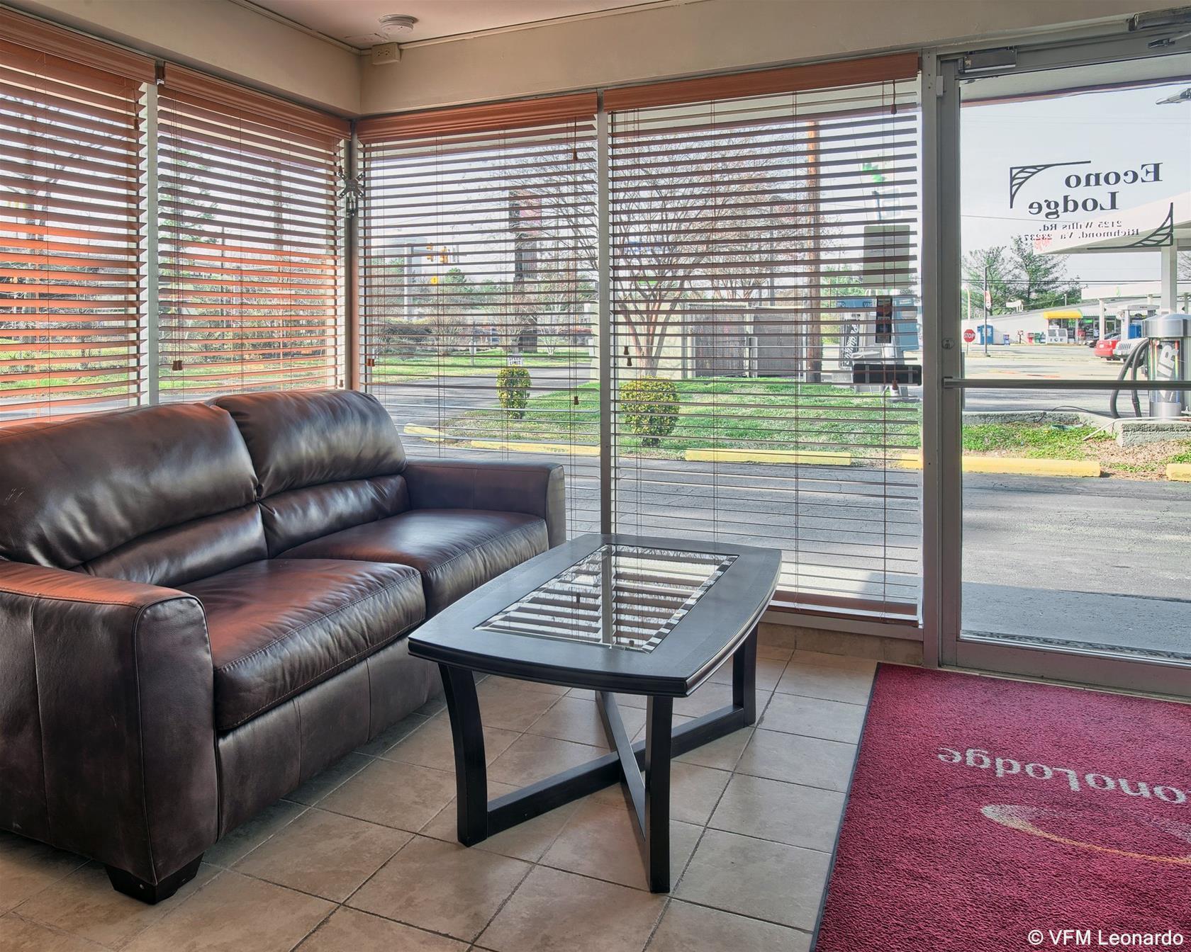 Rodeway South Inn 2*